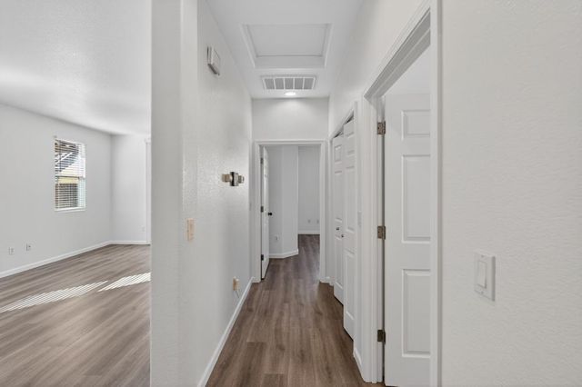 7426 Sun Reign Ln, Sacramento, CA 95823