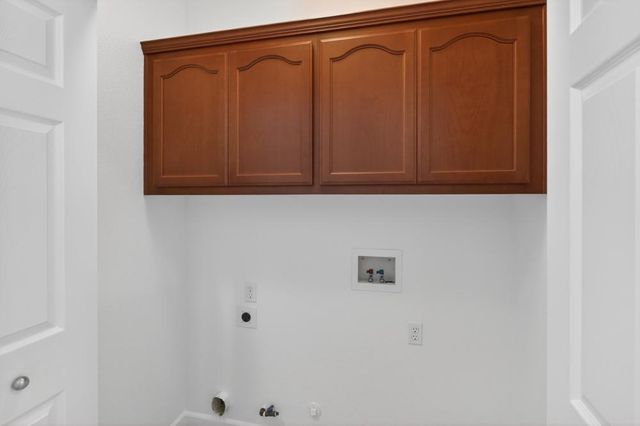 7426 Sun Reign Ln, Sacramento, CA 95823