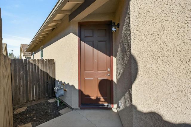 7426 Sun Reign Ln, Sacramento, CA 95823