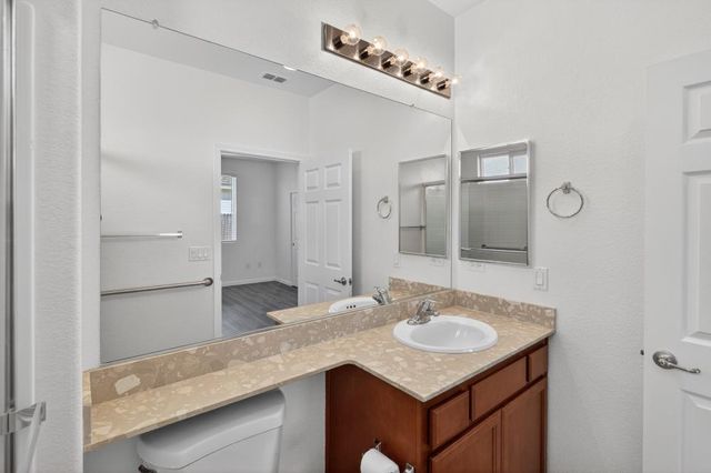 7426 Sun Reign Ln, Sacramento, CA 95823