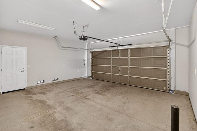 7426 Sun Reign Ln, Sacramento, CA 95823