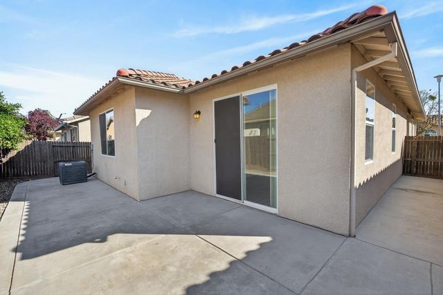 7426 Sun Reign Ln, Sacramento, CA 95823