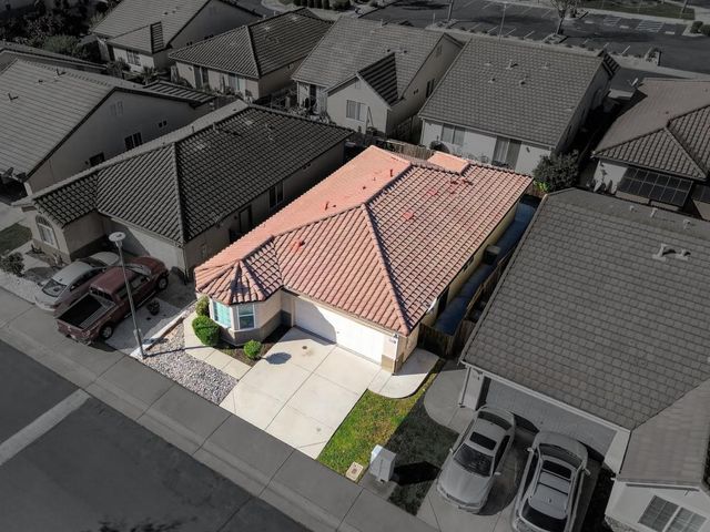 7426 Sun Reign Ln, Sacramento, CA 95823