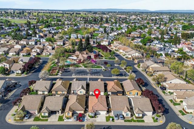 7426 Sun Reign Ln, Sacramento, CA 95823