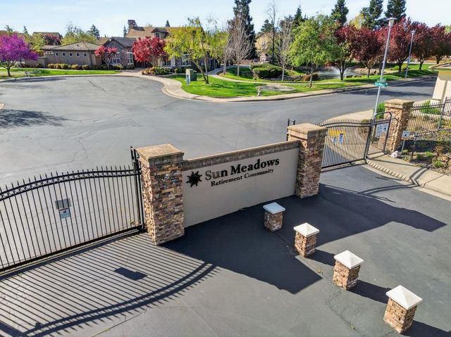 7426 Sun Reign Ln, Sacramento, CA 95823