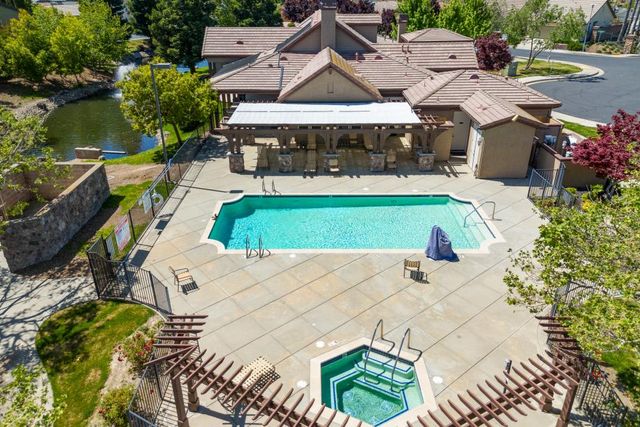 7426 Sun Reign Ln, Sacramento, CA 95823