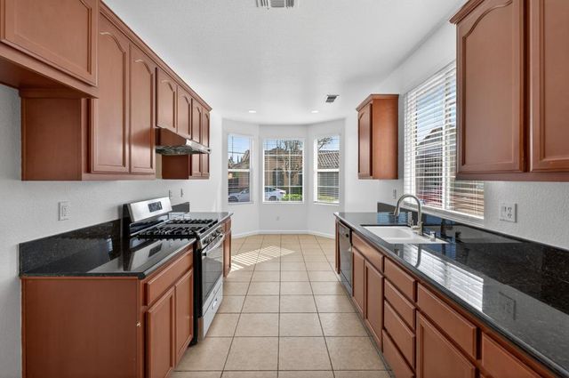 7426 Sun Reign Ln, Sacramento, CA 95823