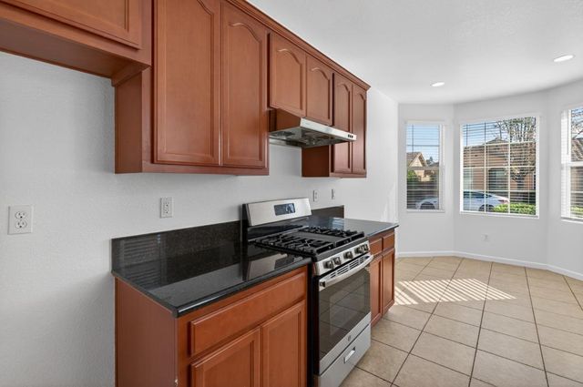 7426 Sun Reign Ln, Sacramento, CA 95823