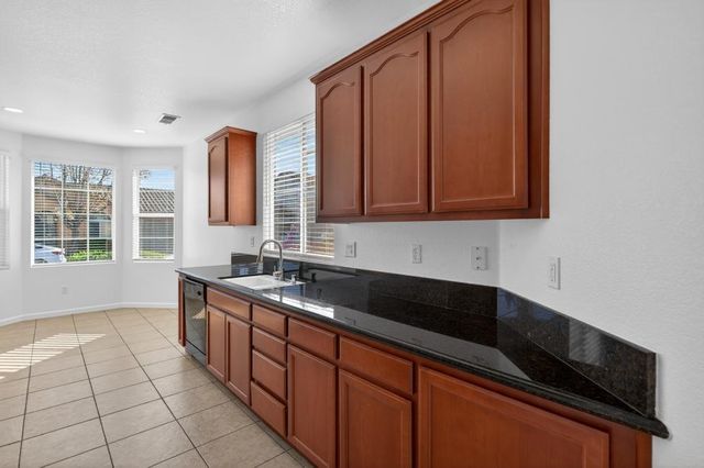 7426 Sun Reign Ln, Sacramento, CA 95823