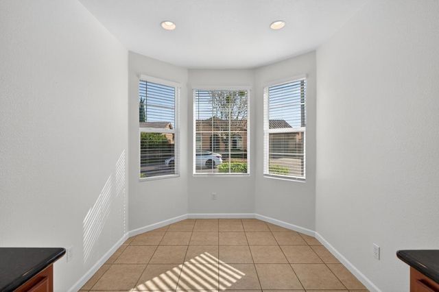 7426 Sun Reign Ln, Sacramento, CA 95823