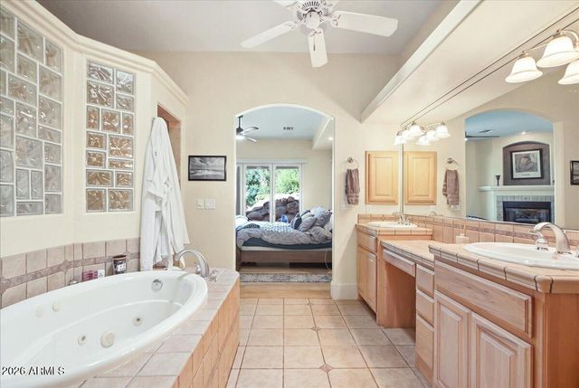 176 S EQUESTRIAN Court, Gilbert, AZ 85296