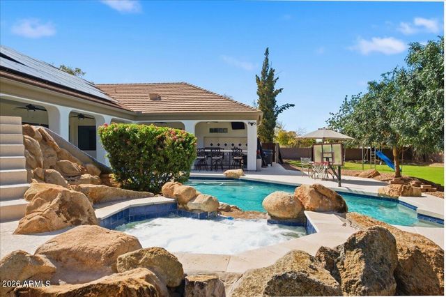 176 S EQUESTRIAN Court, Gilbert, AZ 85296
