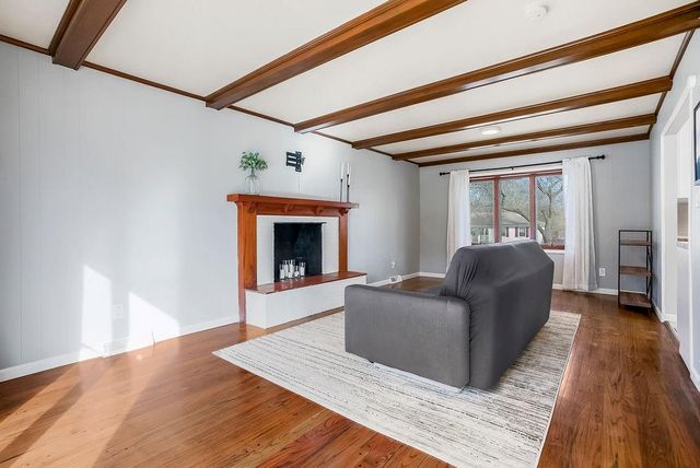 10816 Oak Street, Kansas City, MO 64114