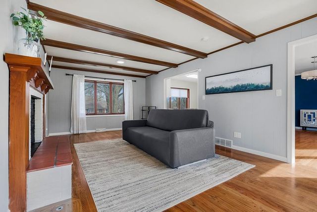 10816 Oak Street, Kansas City, MO 64114