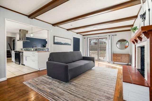 10816 Oak Street, Kansas City, MO 64114