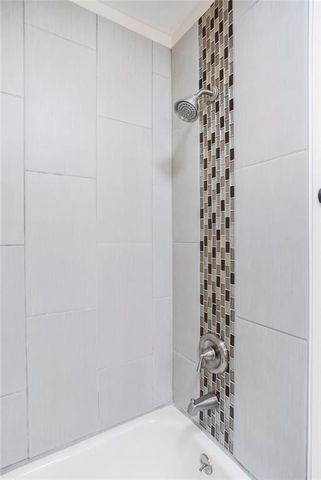 10816 Oak Street, Kansas City, MO 64114