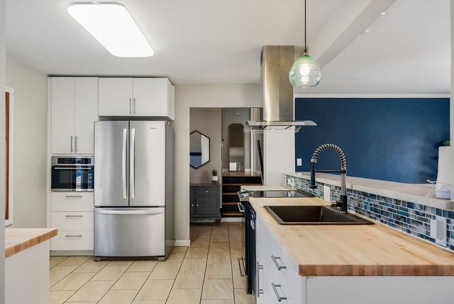 10816 Oak Street, Kansas City, MO 64114