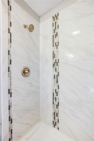 10816 Oak Street, Kansas City, MO 64114