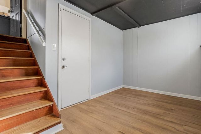 10816 Oak Street, Kansas City, MO 64114