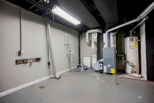 10816 Oak Street, Kansas City, MO 64114