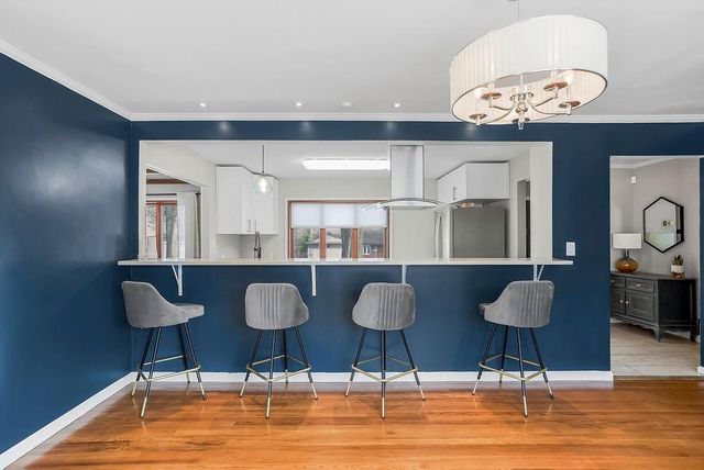 10816 Oak Street, Kansas City, MO 64114