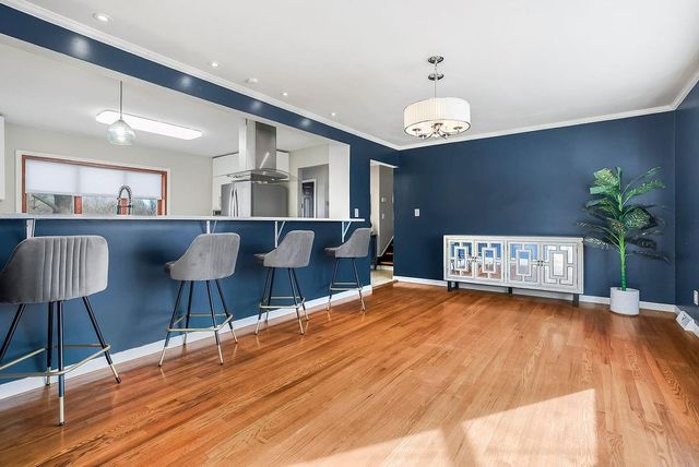 10816 Oak Street, Kansas City, MO 64114