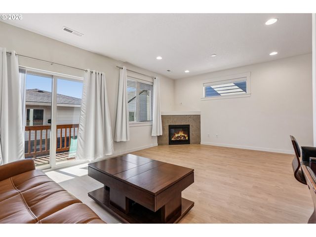 1121 N AUBURN Pl, Ridgefield, WA 98642