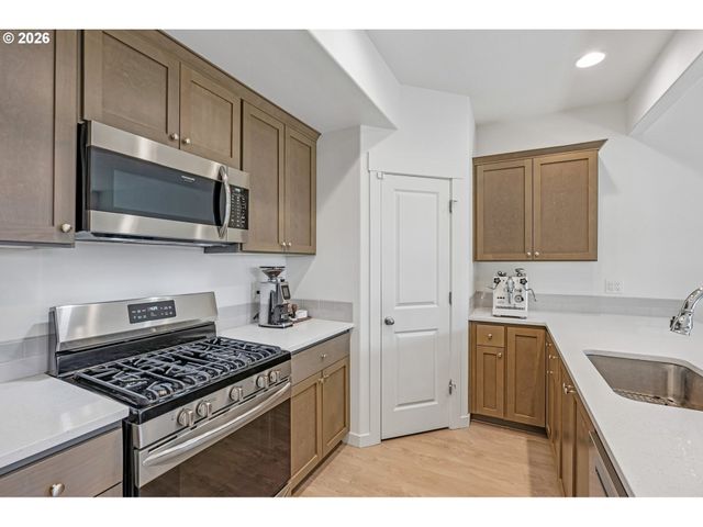 1121 N AUBURN Pl, Ridgefield, WA 98642