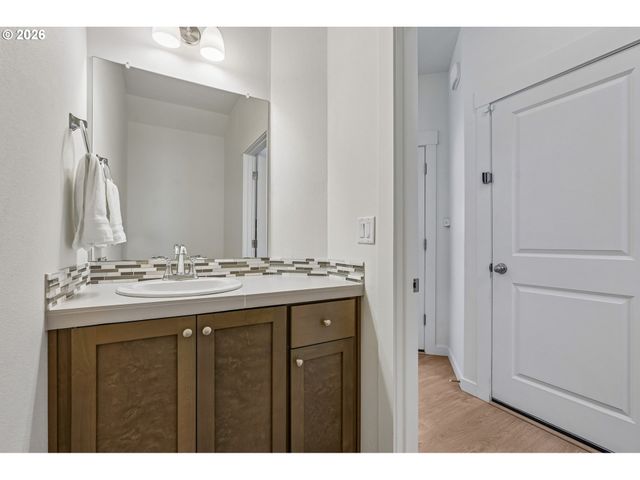 1121 N AUBURN Pl, Ridgefield, WA 98642