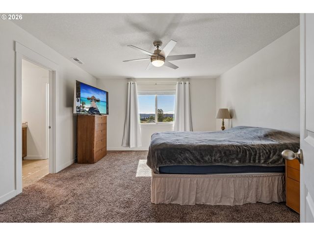 1121 N AUBURN Pl, Ridgefield, WA 98642