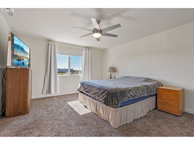 1121 N AUBURN Pl, Ridgefield, WA 98642