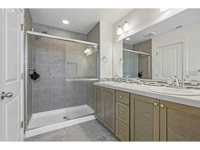 1121 N AUBURN Pl, Ridgefield, WA 98642