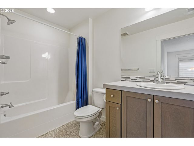 1121 N AUBURN Pl, Ridgefield, WA 98642