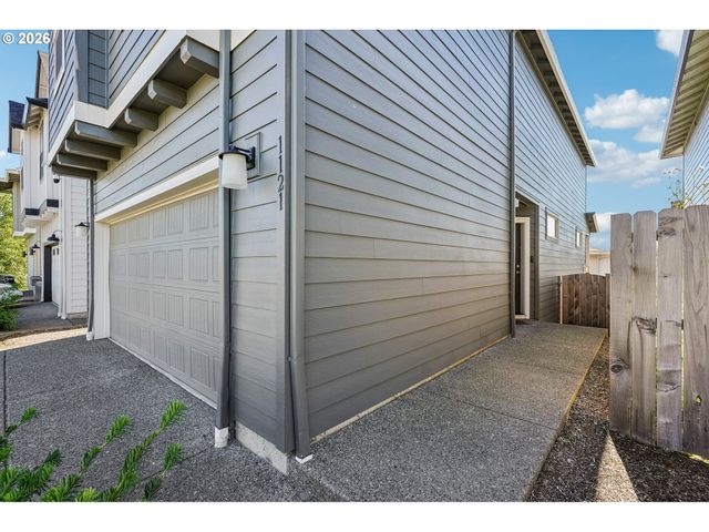 1121 N AUBURN Pl, Ridgefield, WA 98642