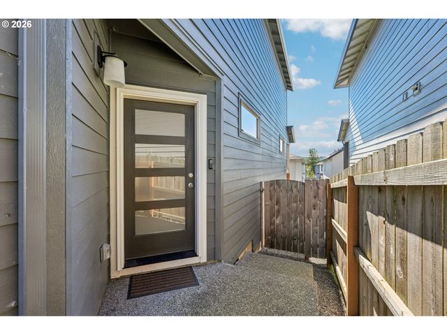 1121 N AUBURN Pl, Ridgefield, WA 98642