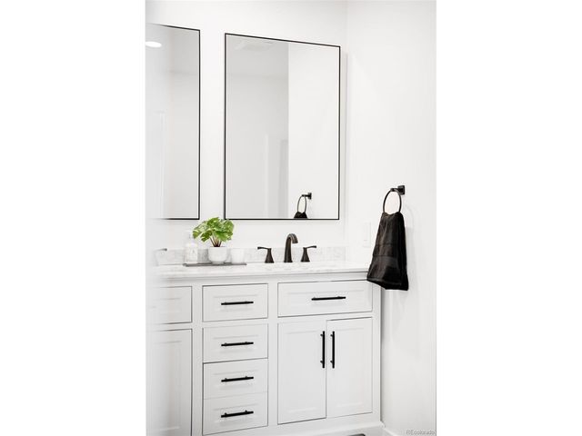 558 S Field Ct, Lakewood, CO 80226