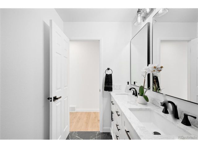 558 S Field Ct, Lakewood, CO 80226