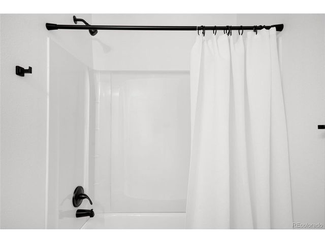 558 S Field Ct, Lakewood, CO 80226