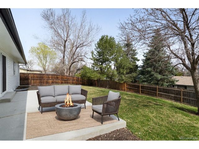 558 S Field Ct, Lakewood, CO 80226