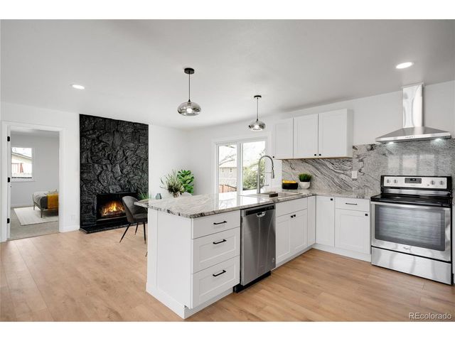 558 S Field Ct, Lakewood, CO 80226