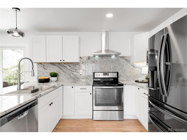 558 S Field Ct, Lakewood, CO 80226