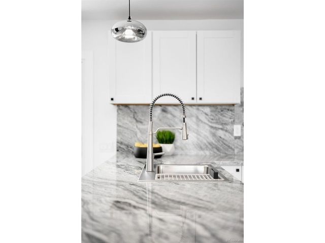 558 S Field Ct, Lakewood, CO 80226