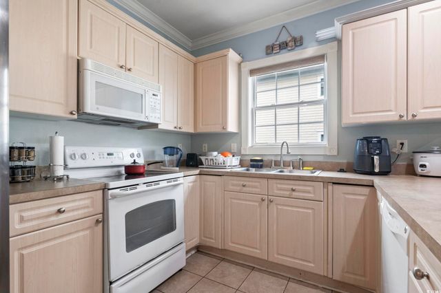 4847 Luster Leaf Cir Apt 301, Myrtle Beach, SC 29577