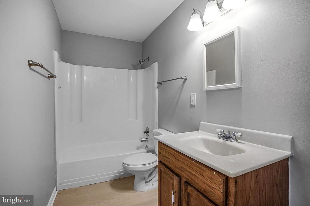 14490 GOLDEN OAK RD, Centreville, VA 20121