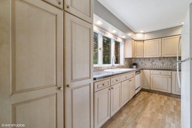 1720 Longvalley Road, Glenview, IL 60025