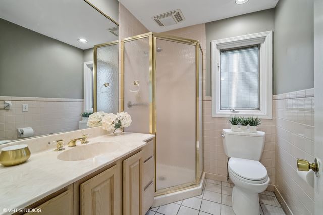 1720 Longvalley Road, Glenview, IL 60025