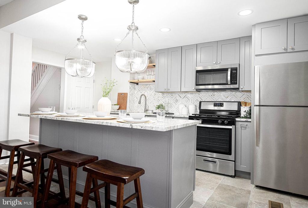 1816 CHILTON ST, Baltimore, MD 21218