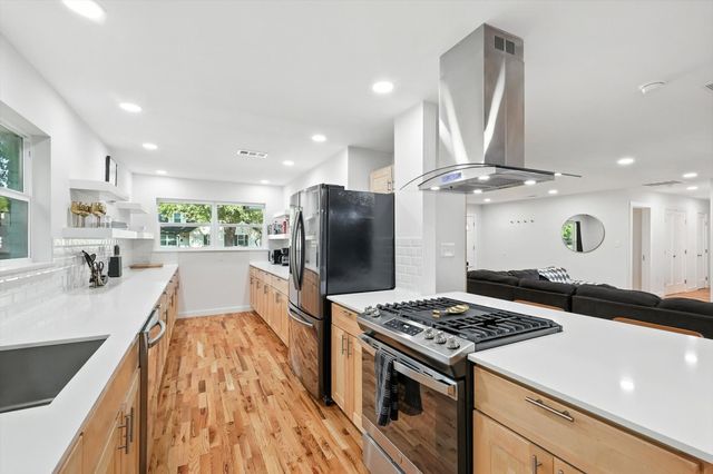 1009 Walnut Street, Irving, TX 75060