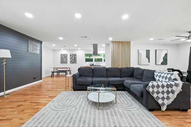 1009 Walnut Street, Irving, TX 75060