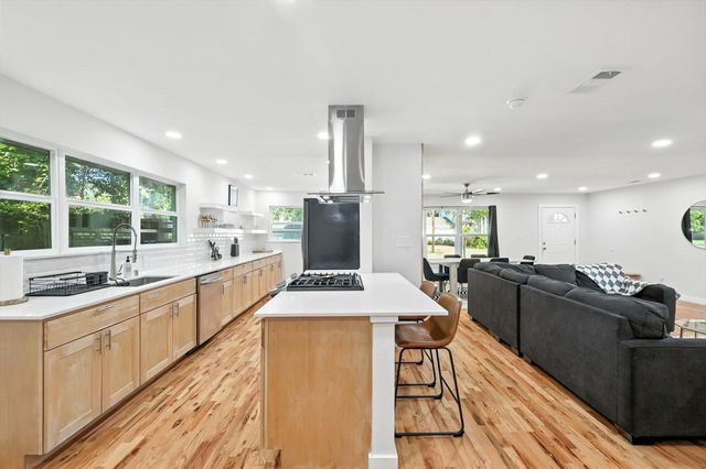 1009 Walnut Street, Irving, TX 75060